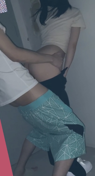 王爷拉开她的腿挺腰埋入漫画,免费无码又爽又刺激聊天APP